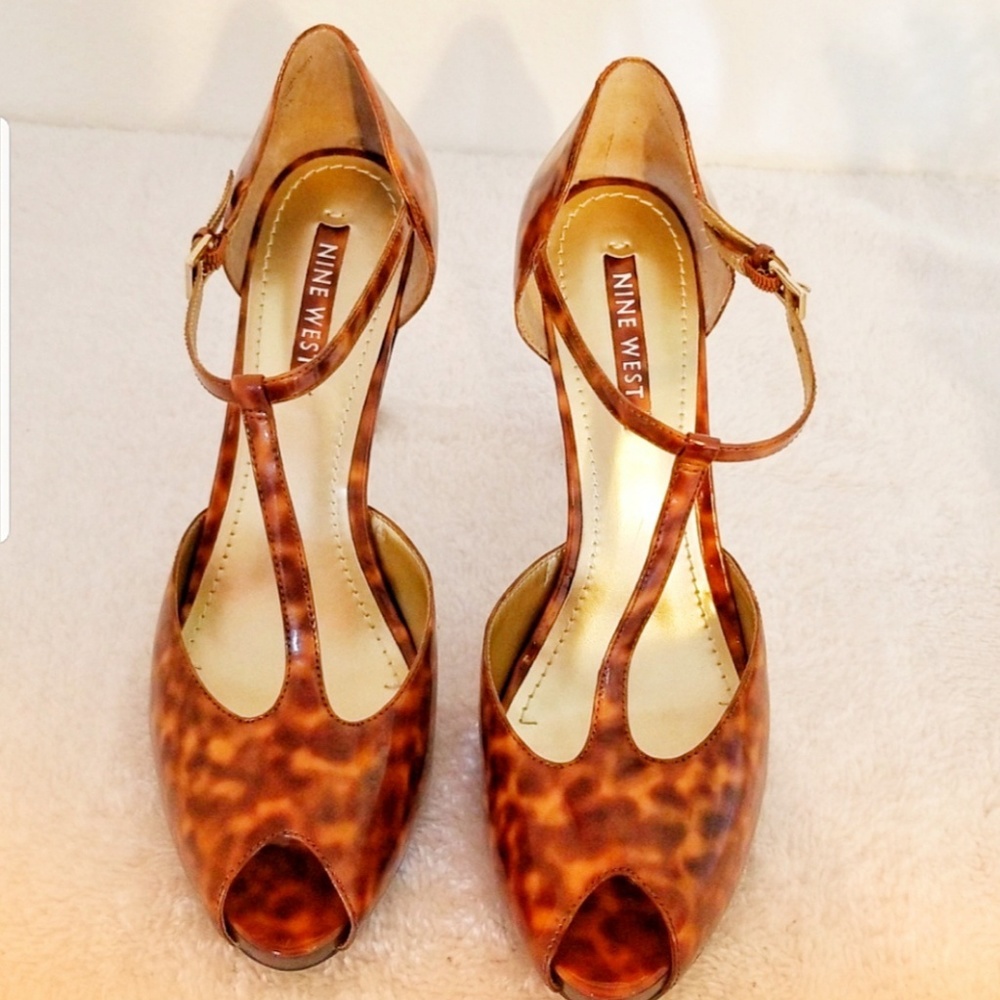 NINE WEST Leopard Print T-Strap Shoe 9.5M